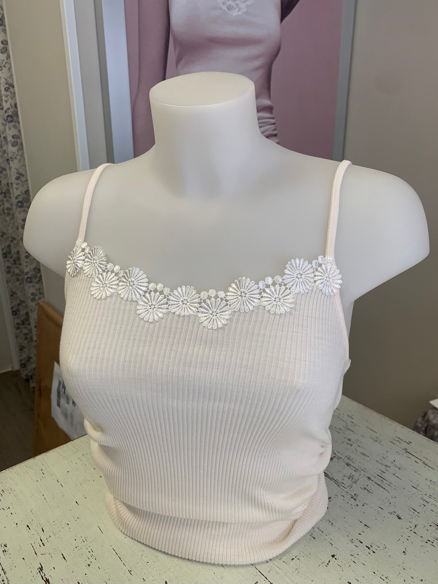 Lisanza canotta Lana Seta V a costina con pizzo fiorito in macramè (Art. 1621)